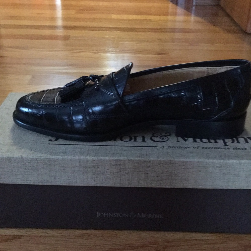 Never worn men’s shoes